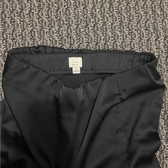 Elegant Black Maxi Skirt - Picture 2 of 2